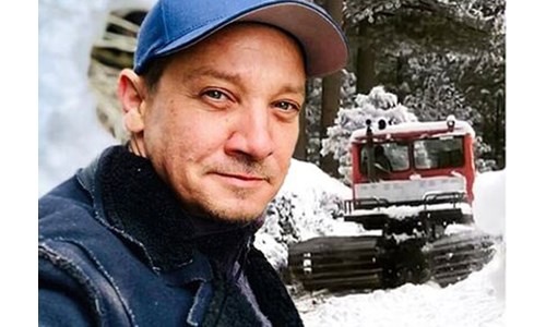 'JEREMY RENNER İKİ YILDAN ÖNCE SETLERE DÖNEMEZ'